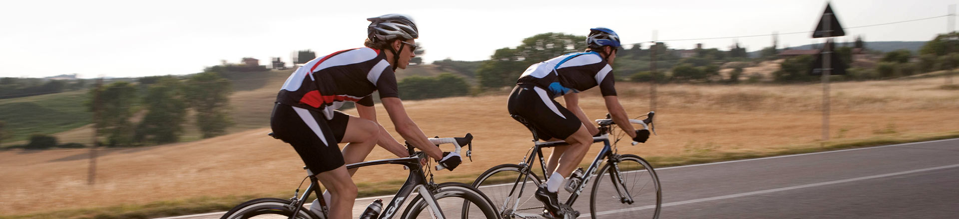 Twee wielrenners op een landweg tijdens Bike my Day